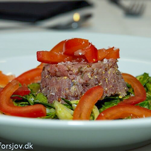 Tuntatar med spinatsalat og rucoladressing - madforsjov